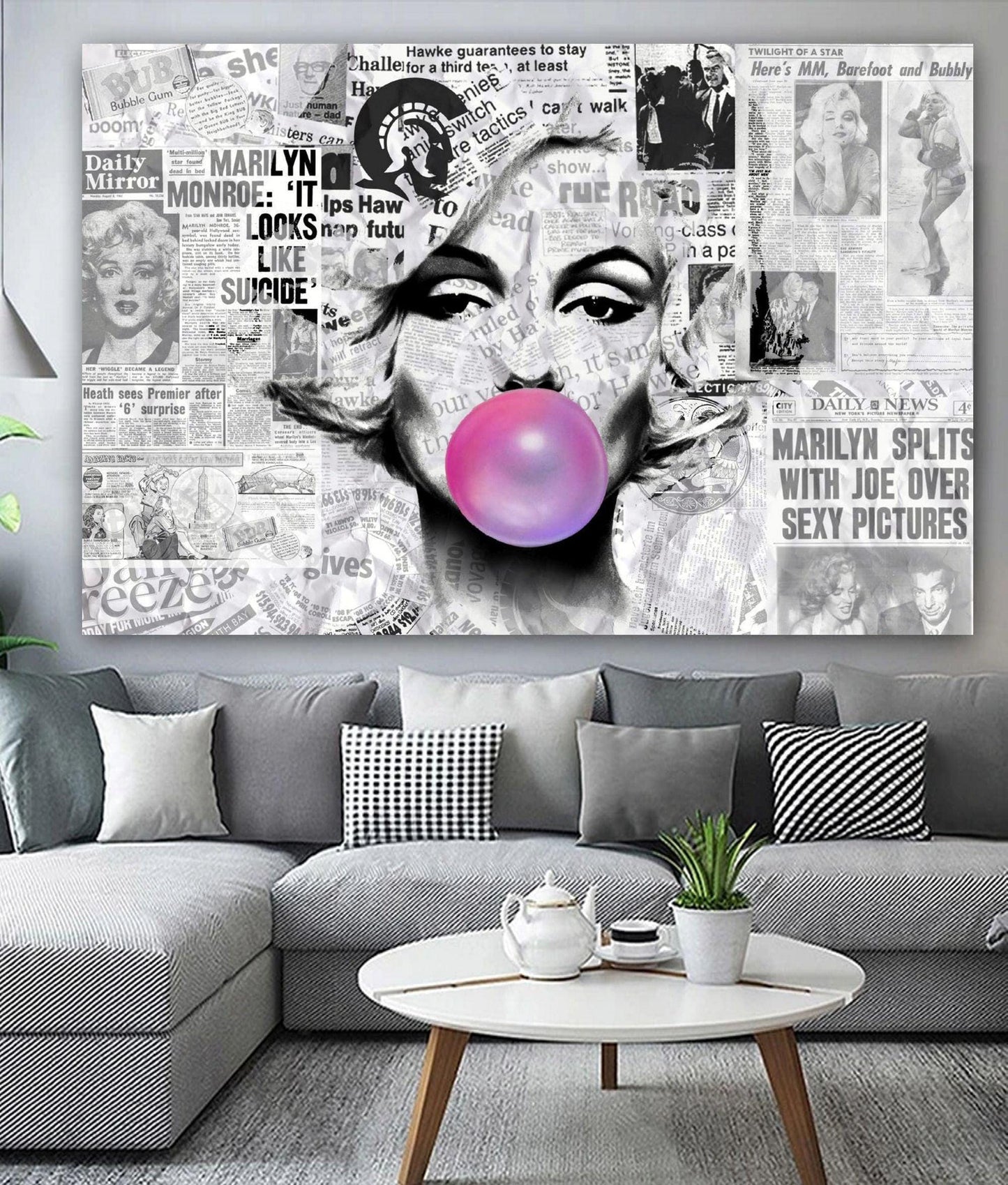 Marilyn Monroe with Pink Bubble Gum